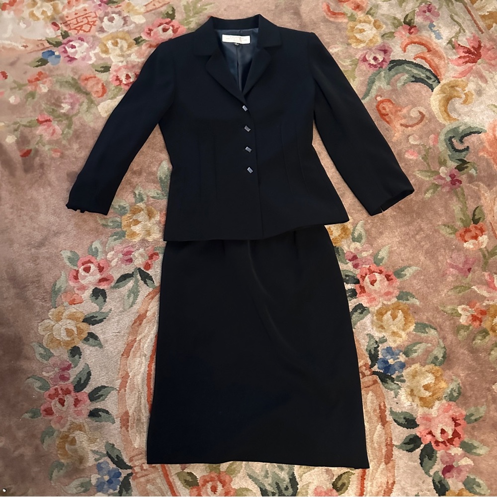 TAHARI Petite 3/4 sleeved women’s skirt suit 2P